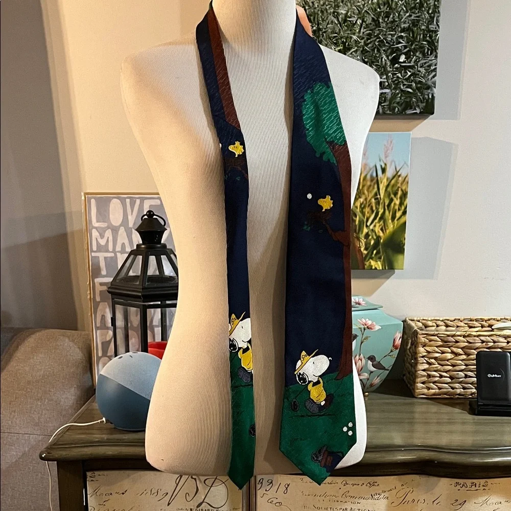 CHARLIE BROWN AND GANG VINTAGE SNOOPY AND WOODSTOCK PLAYING GOLF TIE BLUE GREEN